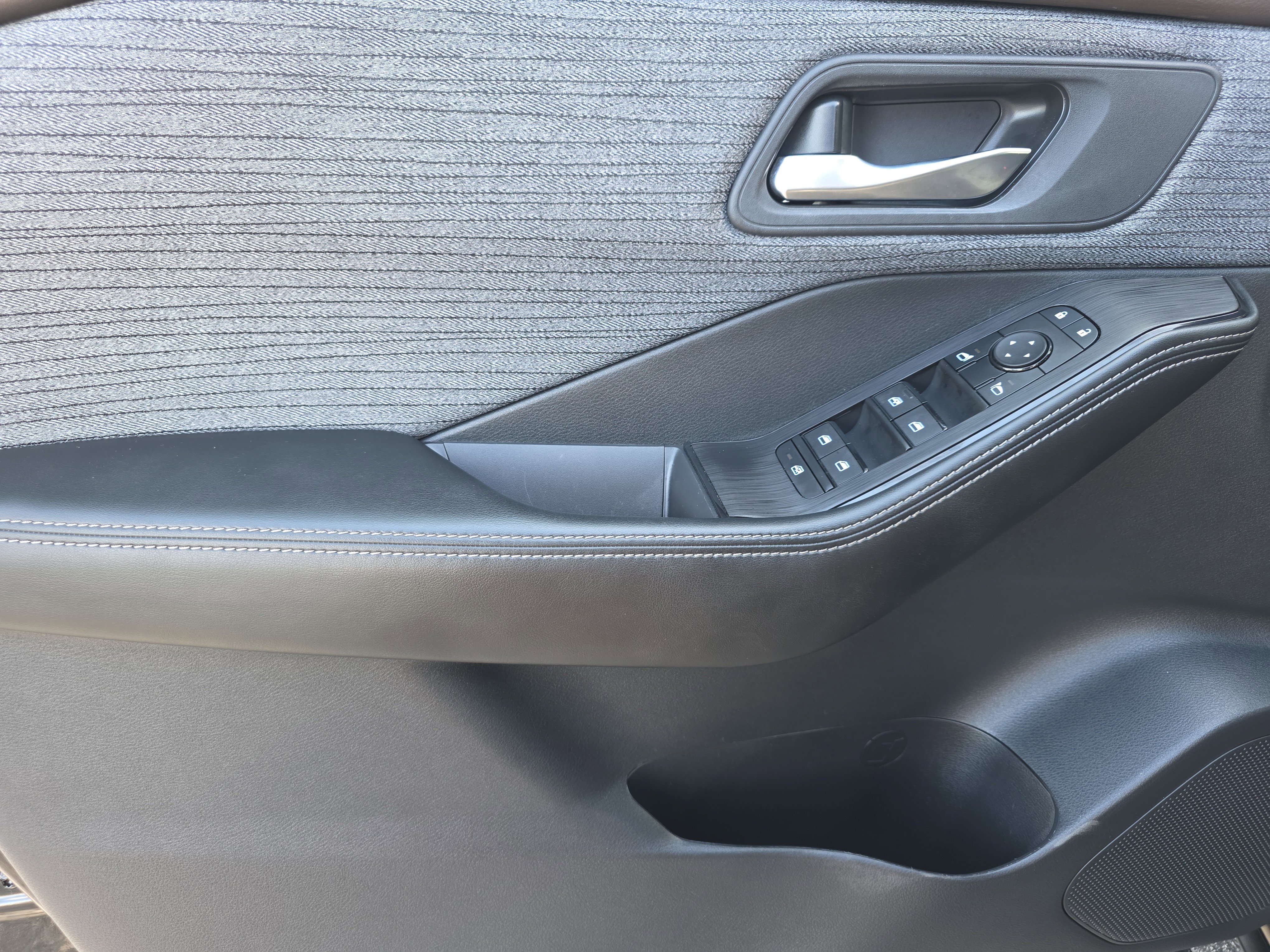 Used 2023 Nissan Rogue SV image 20