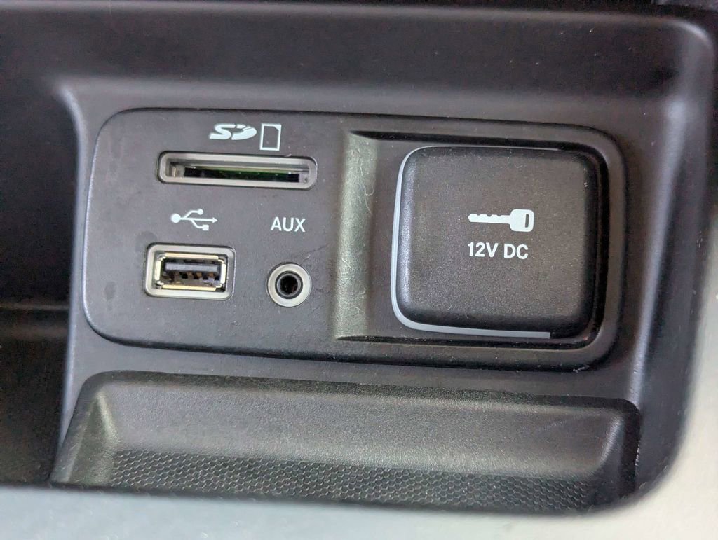 Used 2016 Jeep Cherokee Latitude w/ Comfort/Convenience Group image 23