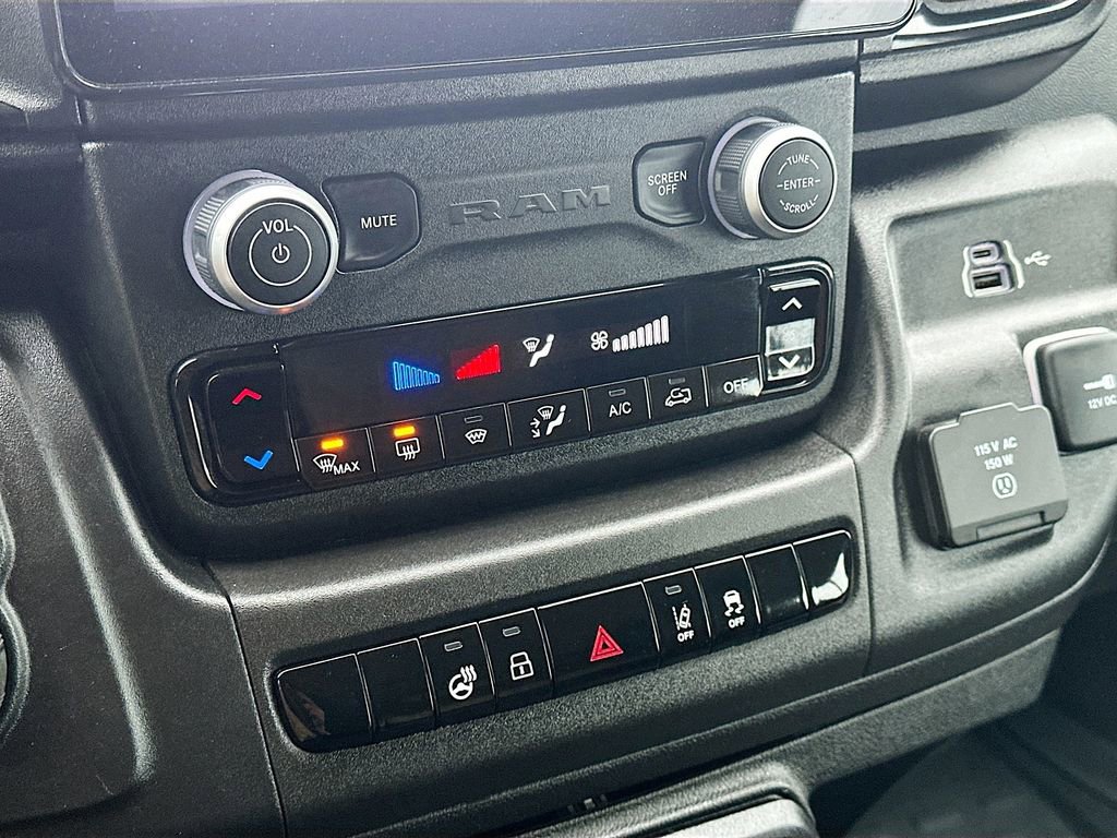 Used 2024 RAM ProMaster 3500 w/ Delivery Van Package FWD image 17
