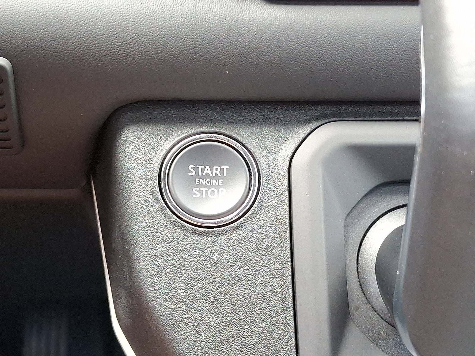 Certified 2025 Land Rover Defender 130 X-Dynamic SE AWD/4WD image 26