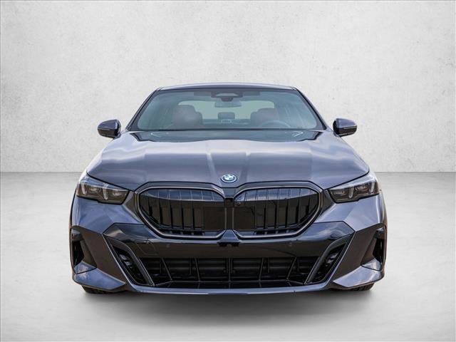 New 2026 BMW 550e xDrive image 2