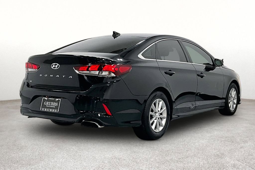 Used 2018 Hyundai Sonata SE image 2