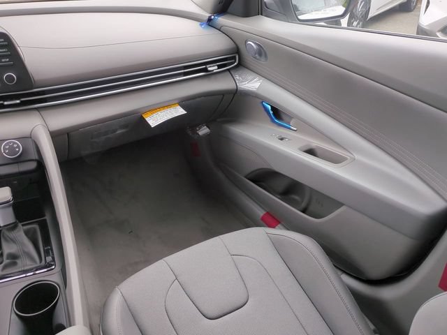 New 2026 Hyundai Elantra SE FWD image 16