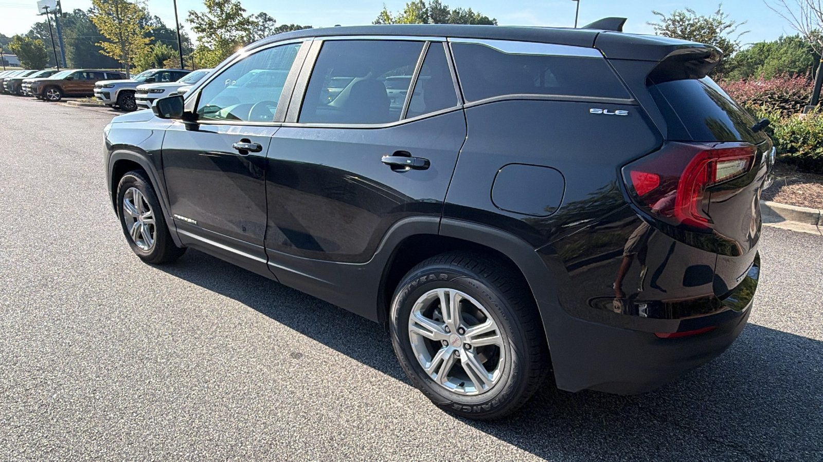 Used 2024 GMC Terrain SLE AWD/4WD image 10
