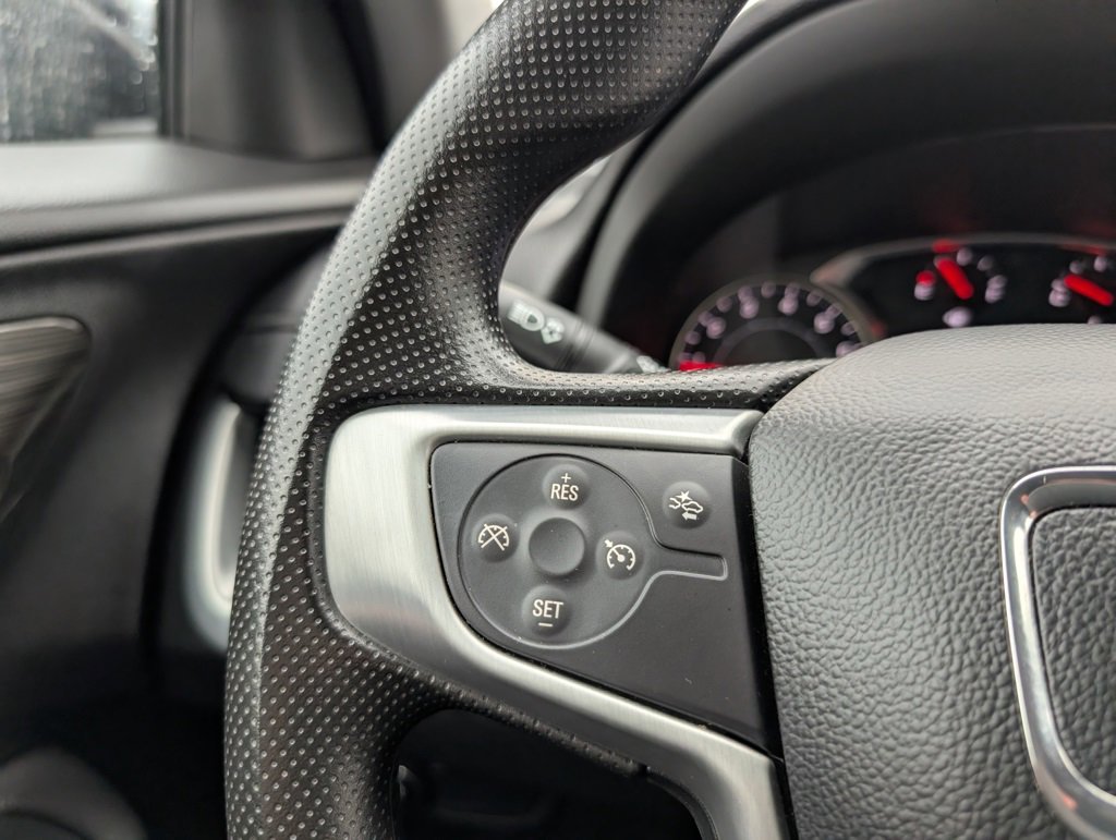 Used 2024 GMC Terrain SLE w/ Driver Convenience Package image 11