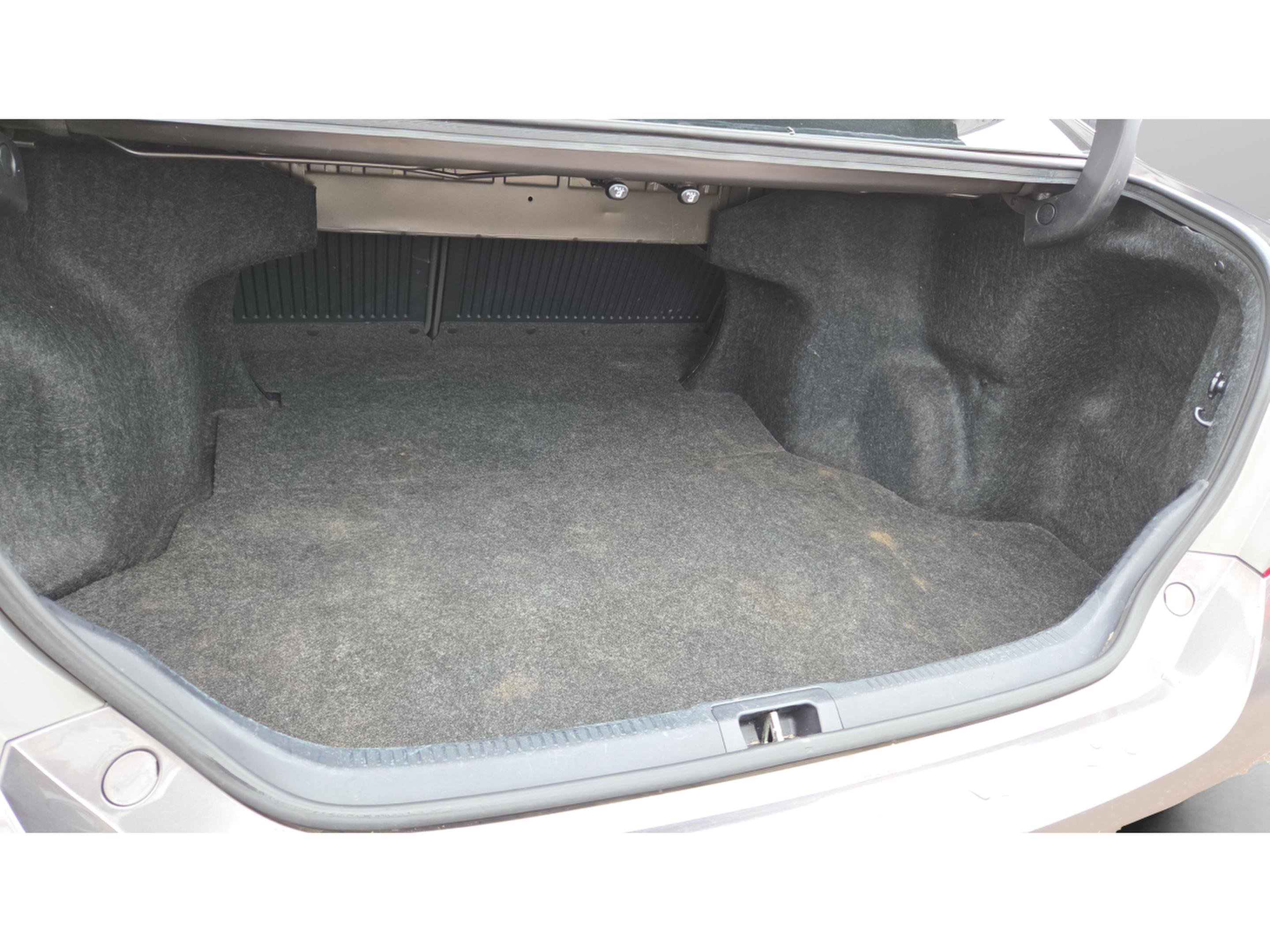 Used 2015 Toyota Camry LE image 18