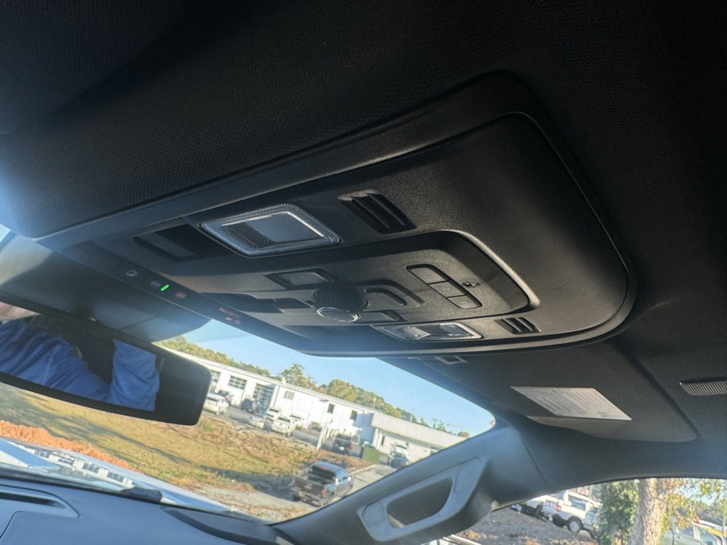 Used 2023 GMC Yukon SLT w/ SLT Premium Package image 31