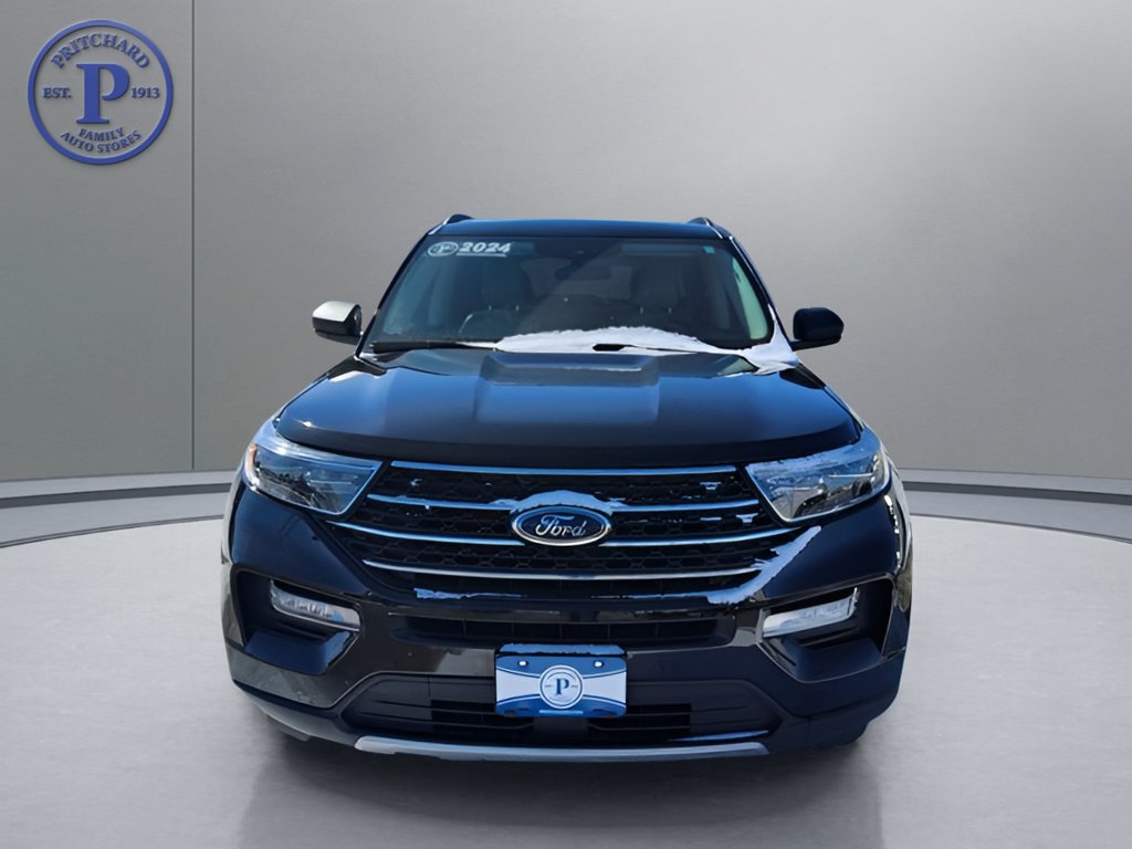 Used 2024 Ford Explorer XLT w/ Equipment Group 202A AWD/4WD image 2