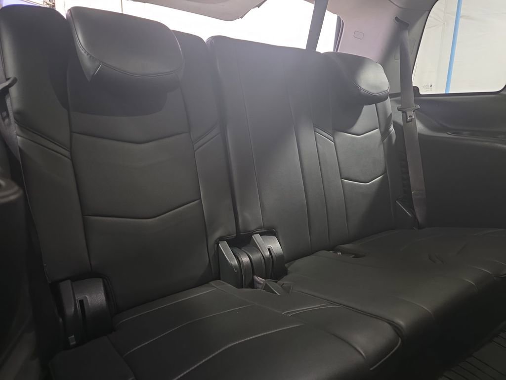 Used 2016 Cadillac Escalade Luxury image 12
