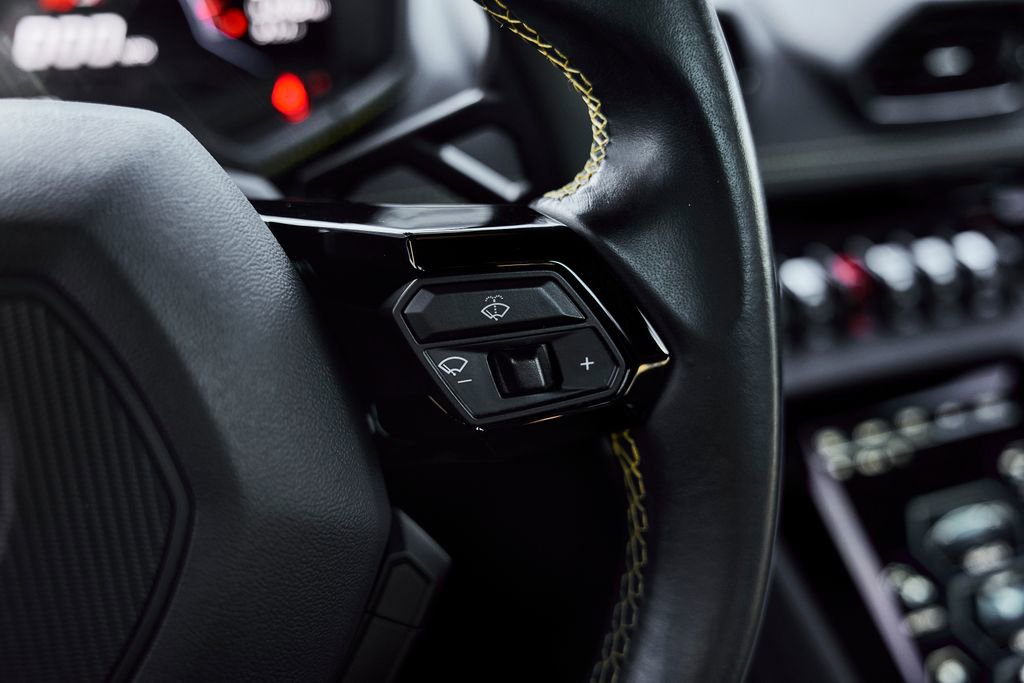 Used 2021 Lamborghini Huracan EVO image 52