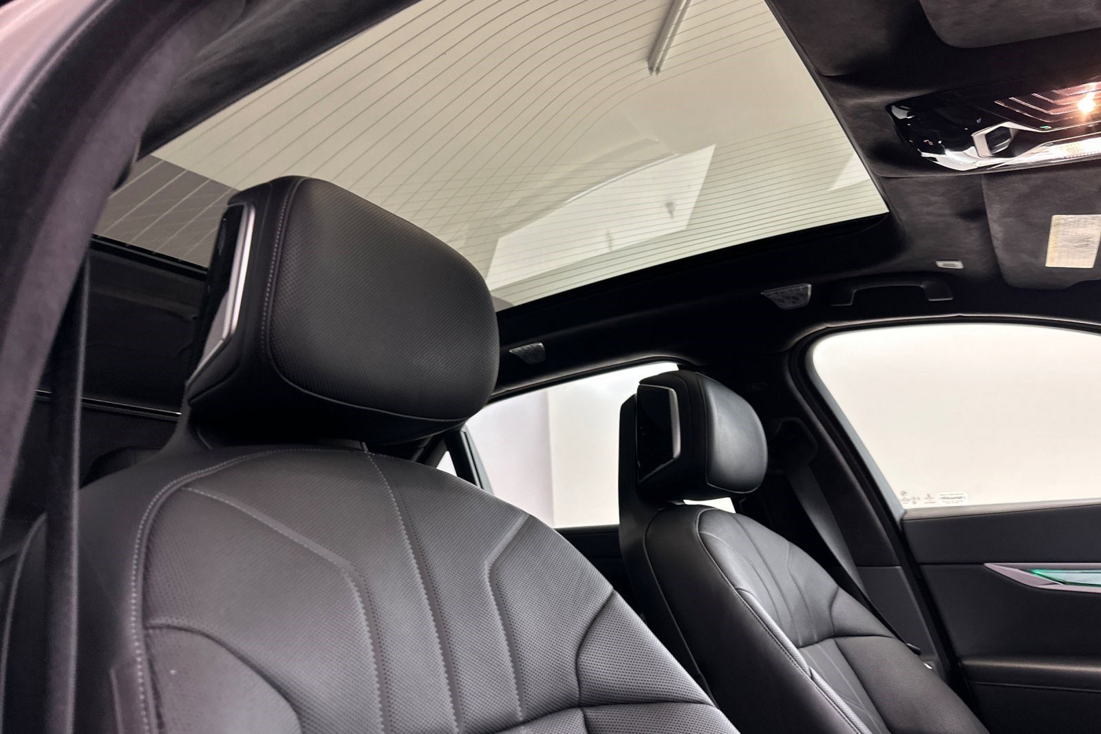 Certified 2023 BMW 740i w/ Executive Package RWD image 27