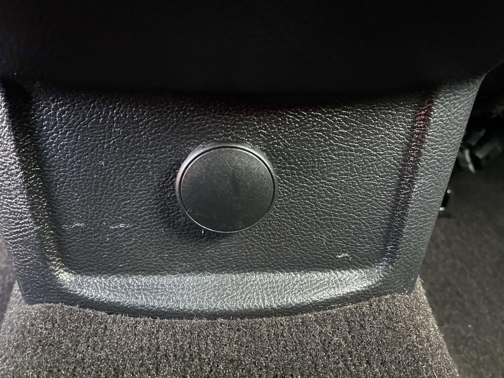 Used 2019 Ford Fusion SE image 16