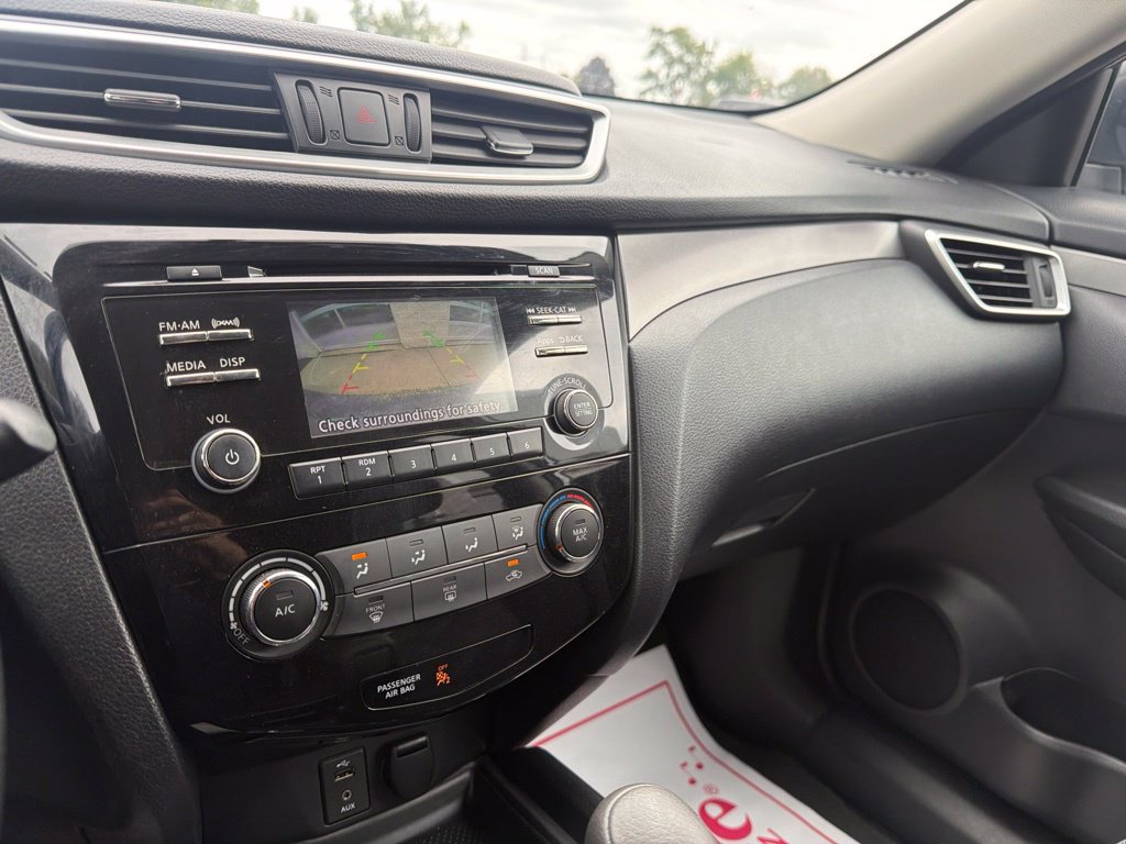 Used 2016 Nissan Rogue S AWD/4WD image 28