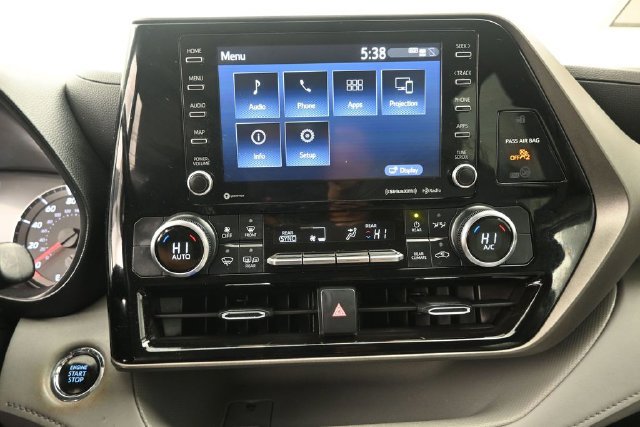 Used 2022 Toyota Highlander LE AWD/4WD image 26