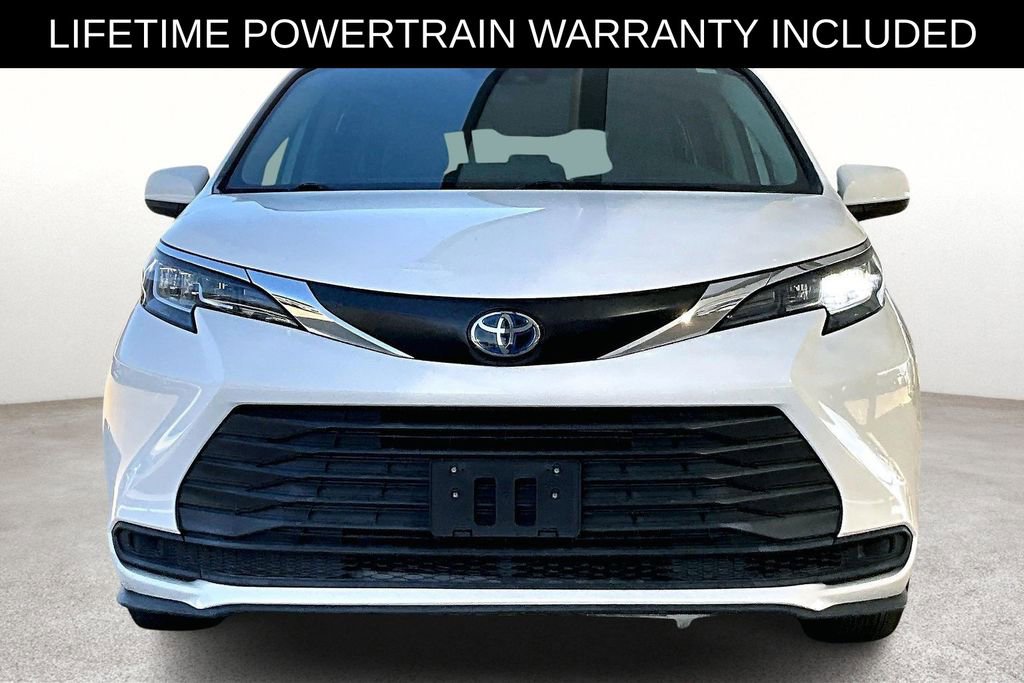 Used 2022 Toyota Sienna LE image 5