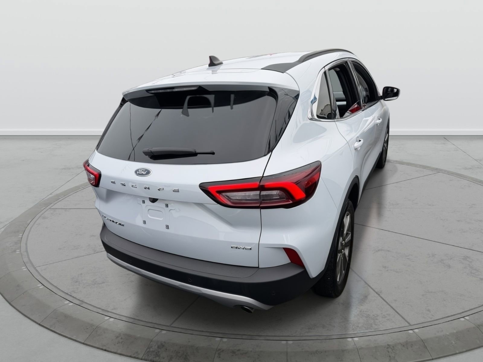 Used 2025 Ford Escape Platinum image 3