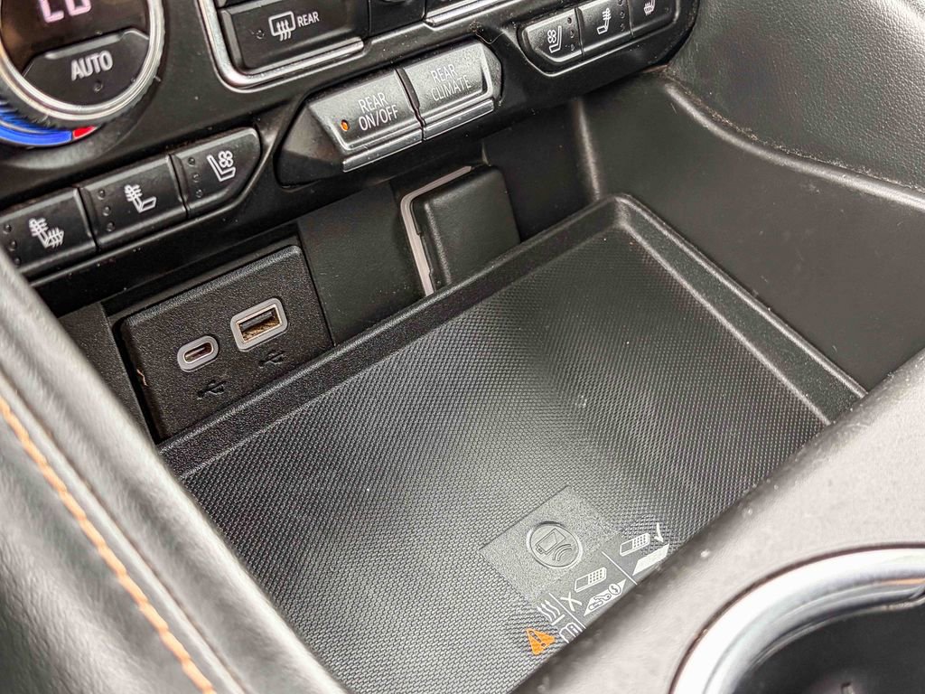 Used 2022 GMC Yukon XL AT4 image 35