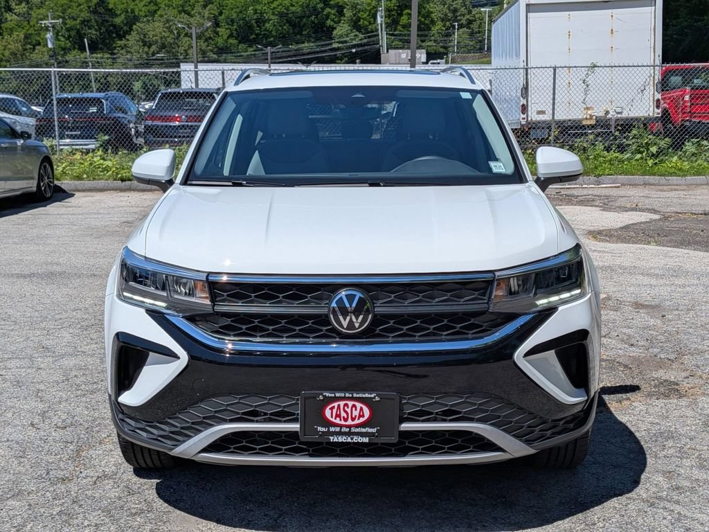 Used 2023 Volkswagen Taos SE w/ Panoramic Sunroof Package AWD/4WD image 10