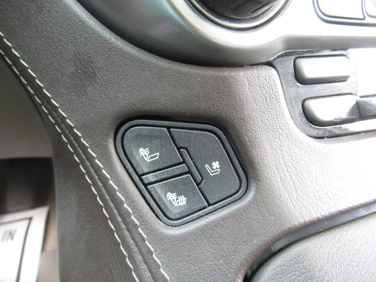 Used 2018 Chevrolet Tahoe Premier AWD/4WD image 34