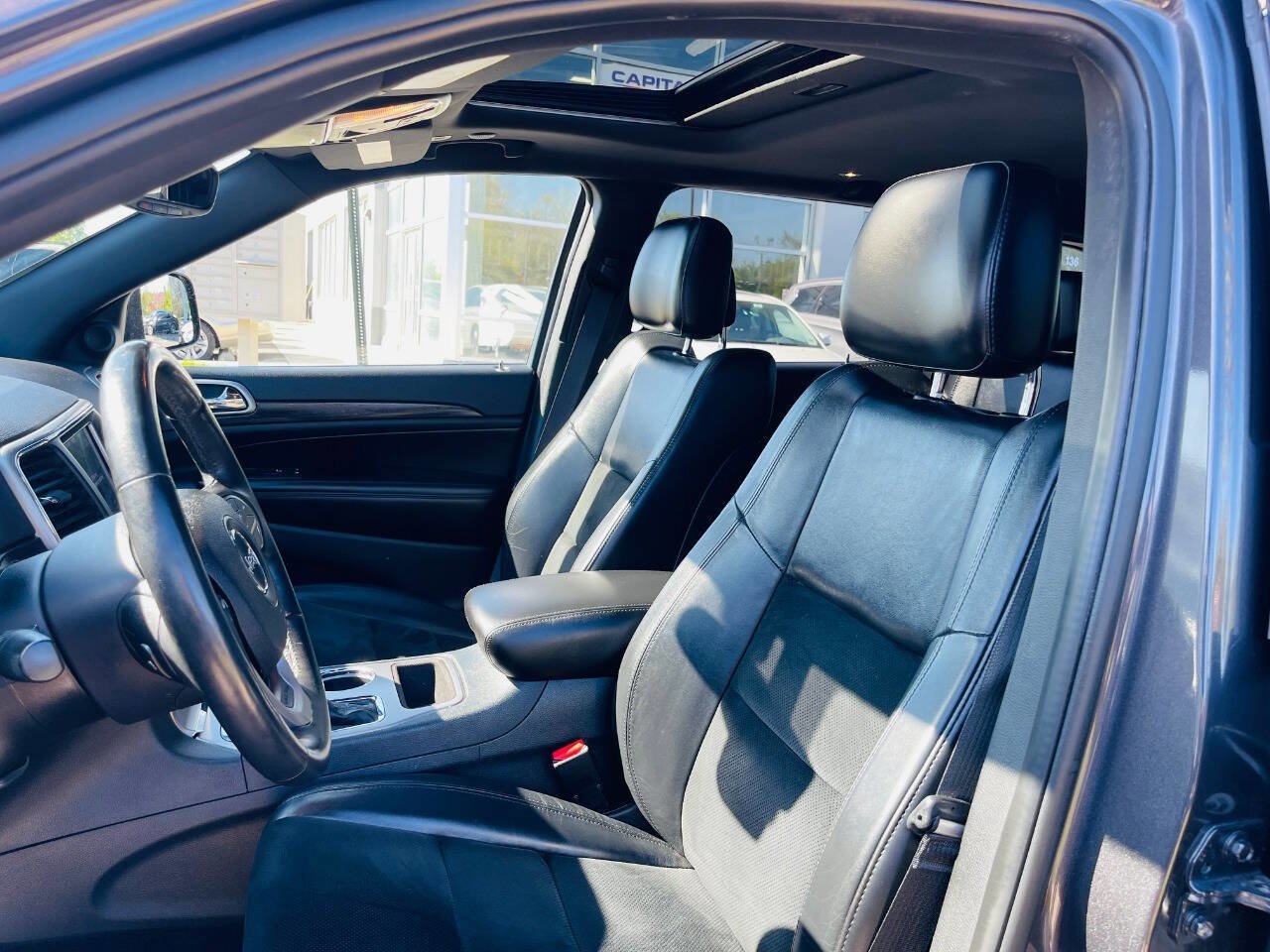 Used 2018 Jeep Grand Cherokee Altitude image 17