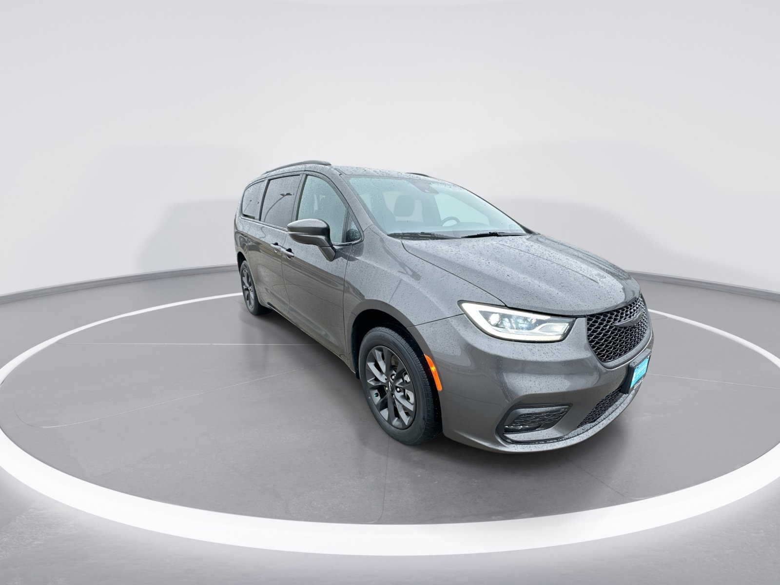Used 2021 Chrysler Pacifica Touring-L w/ Uconnect Theater Family Group AWD/4WD image 2