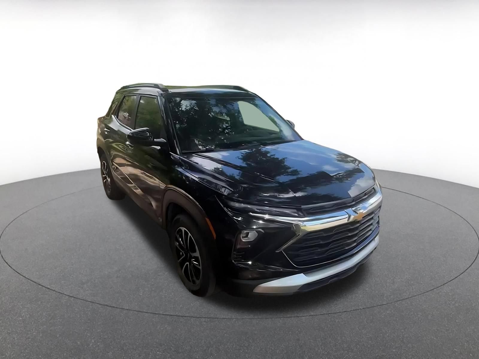 Used 2025 Chevrolet TrailBlazer LT FWD image 2