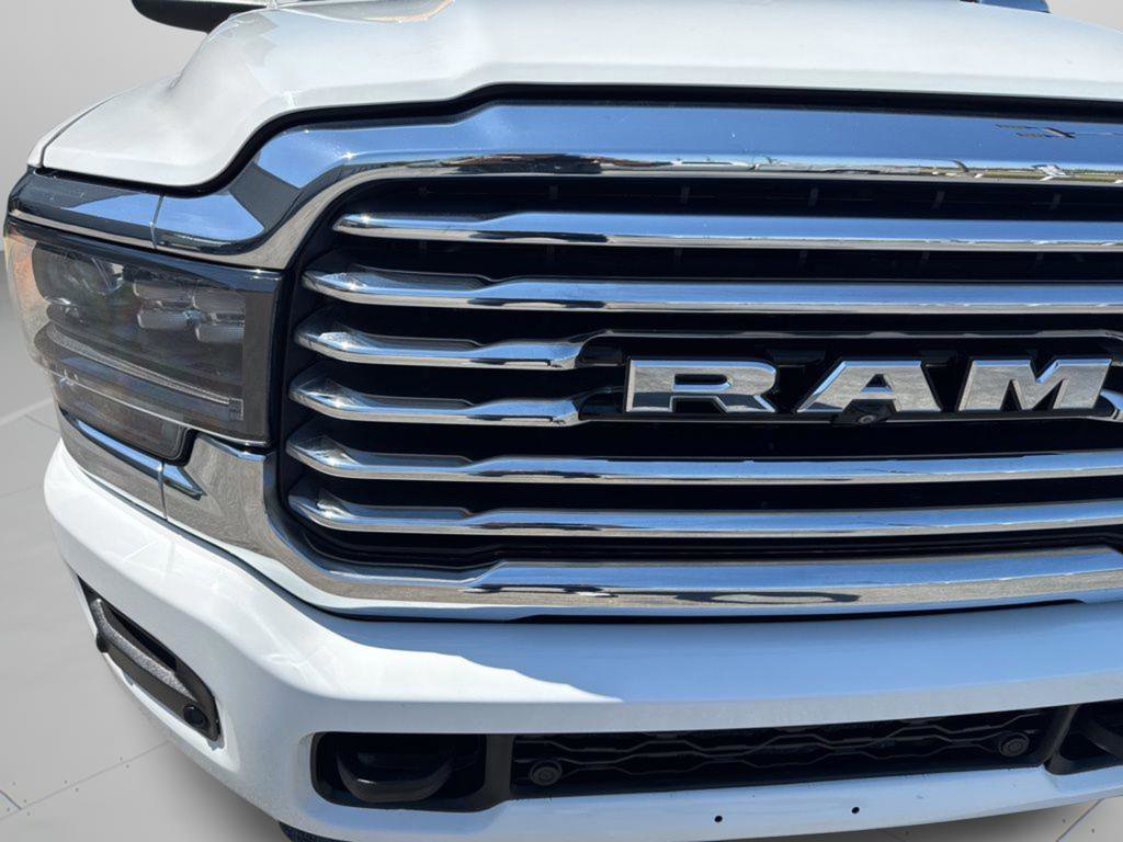 Used 2022 RAM 3500 Limited AWD/4WD image 10