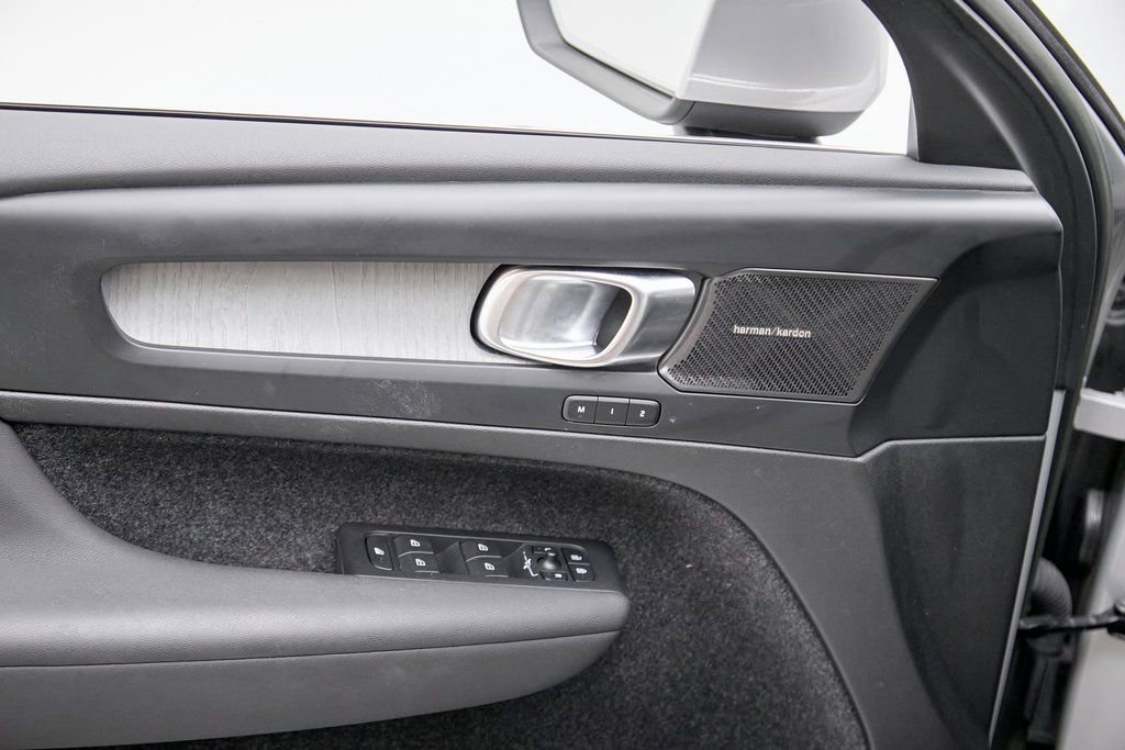 Used 2023 Volvo XC40 B5 Ultimate w/ Protection Package Premier image 11