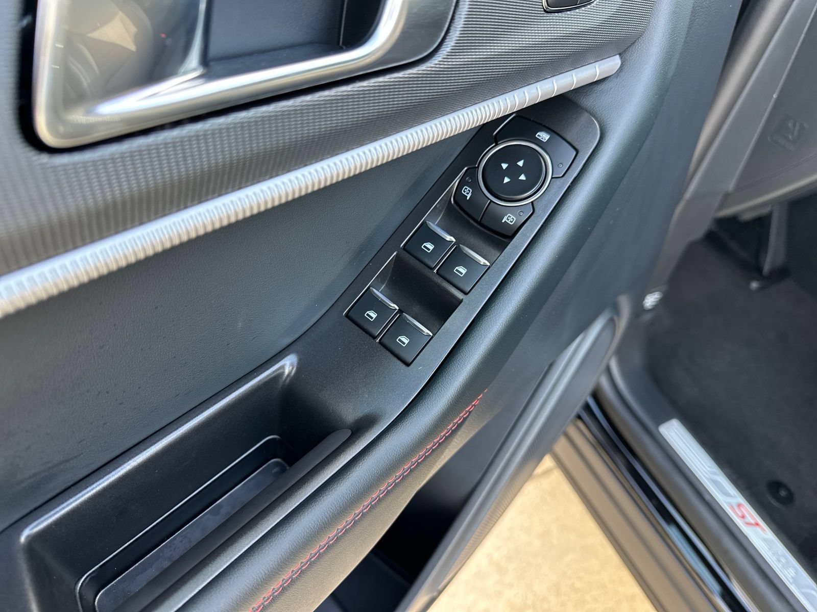 New 2026 Ford Explorer ST-Line w/ Premium Package RWD image 11