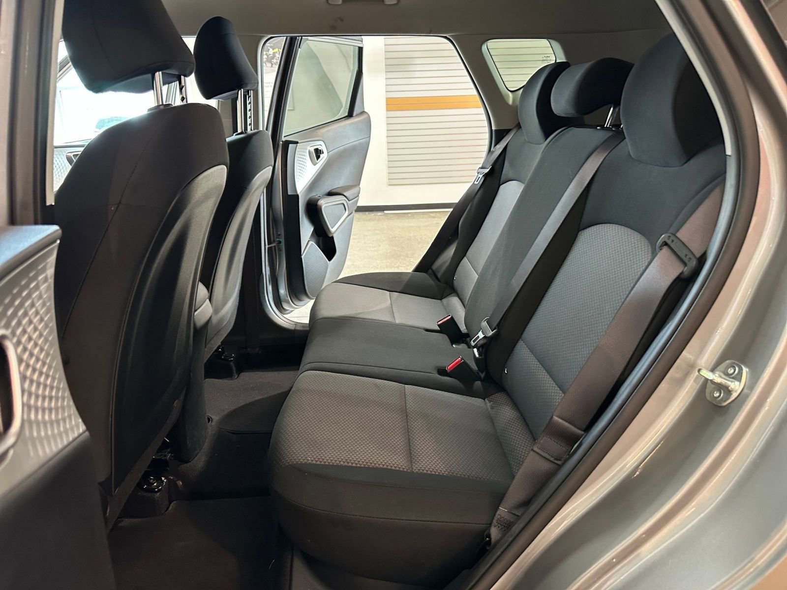 Used 2025 Kia Soul LX w/ LX Technology Package FWD image 24
