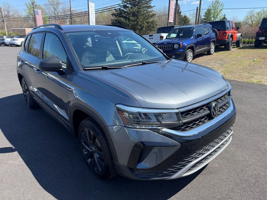 Used 2023 Volkswagen Taos S w/ Driver Assistance Package FWD image 2