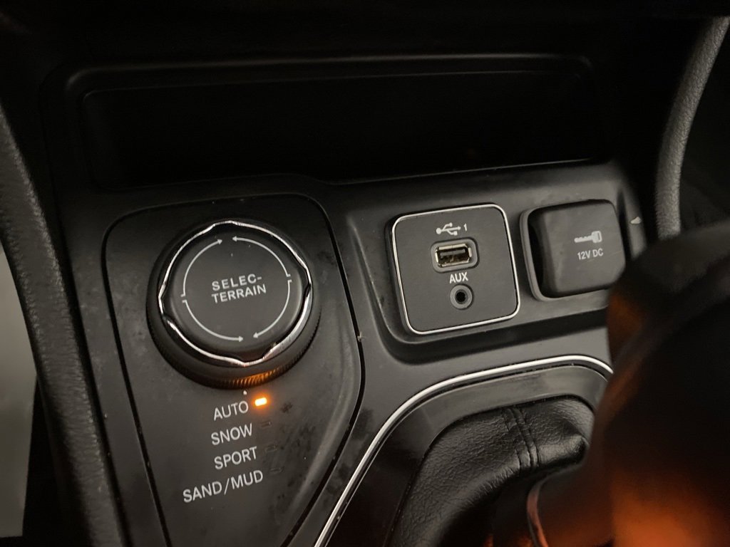 Used 2021 Jeep Cherokee Limited w/ Elite Package image 26