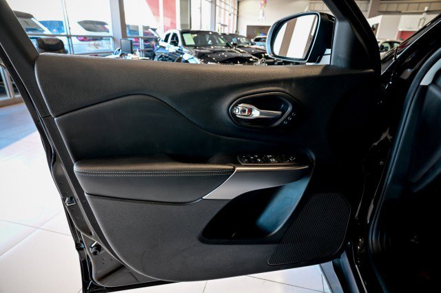 Used 2022 Jeep Cherokee Limited w/ Mopar Interior Package image 16