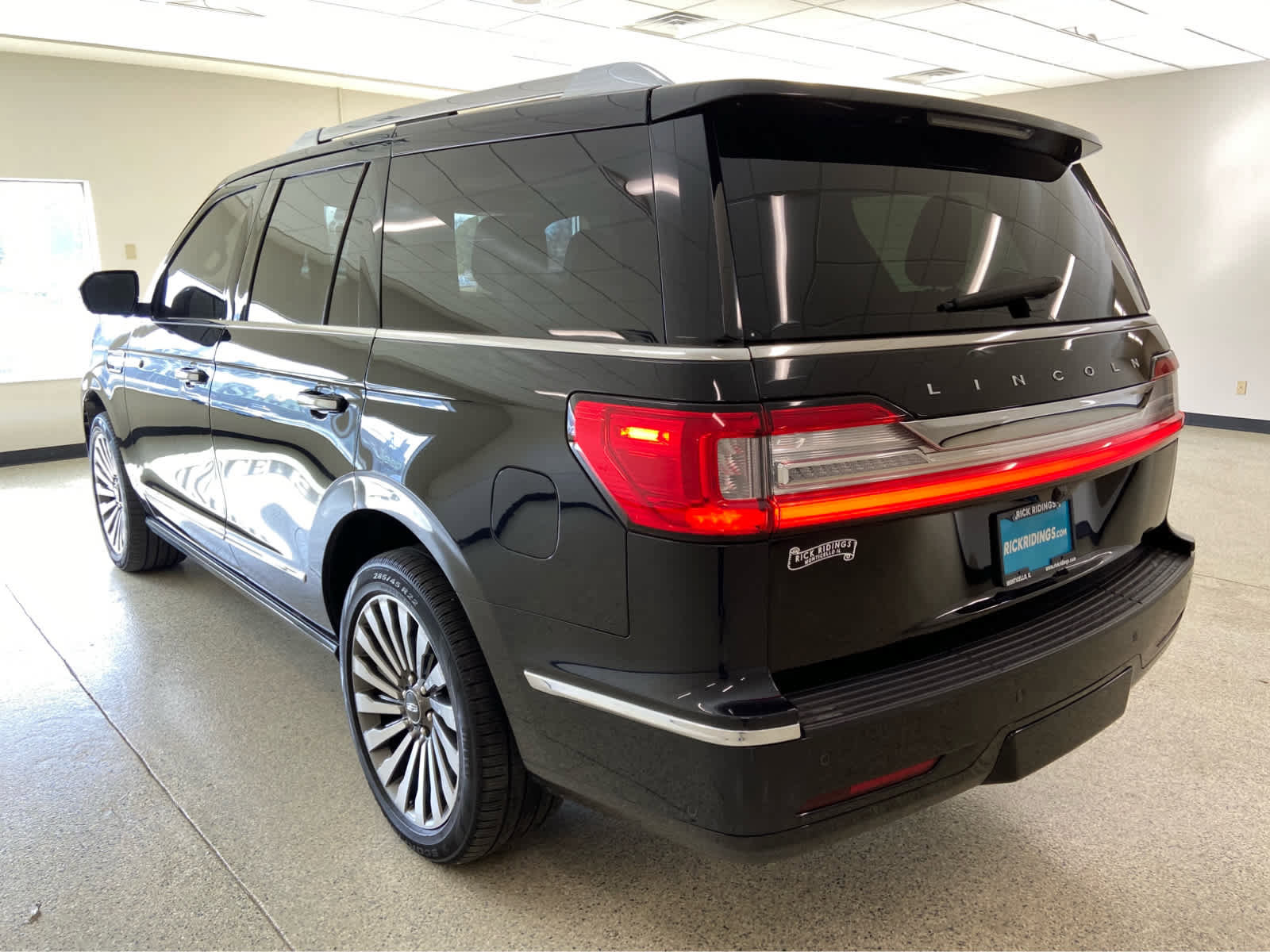 Used 2019 Lincoln Navigator Reserve image 10