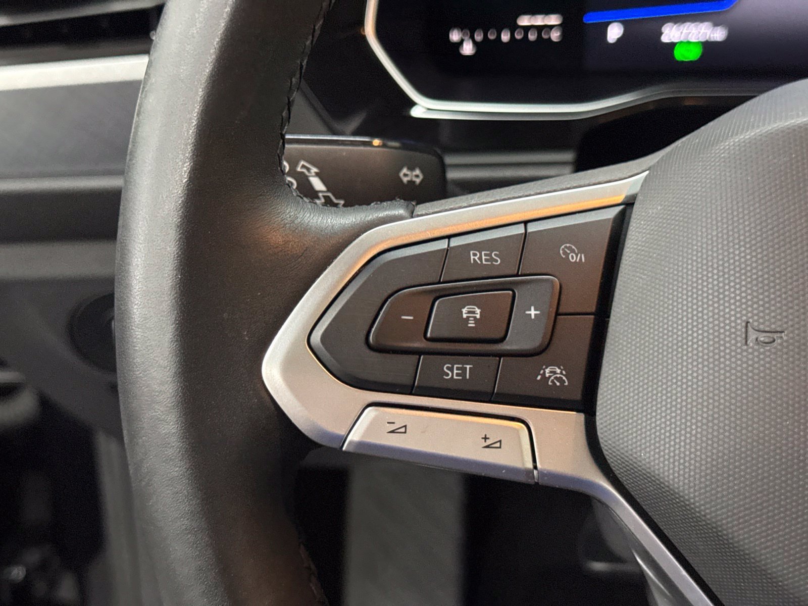 Used 2022 Volkswagen Jetta SE w/ Panoramic Sunroof Package FWD image 23