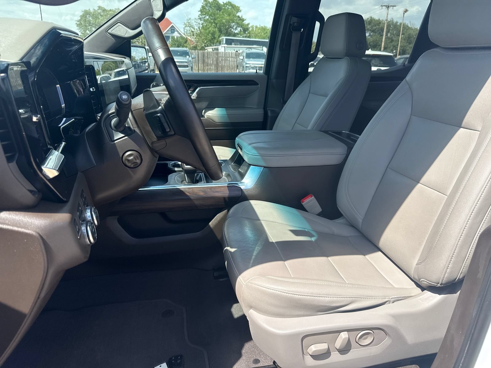Used 2023 GMC Sierra 1500 SLT w/ SLT Premium Package AWD/4WD image 25
