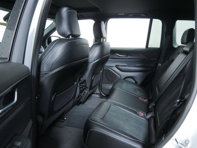 Used 2024 Jeep Grand Cherokee Altitude AWD/4WD image 9