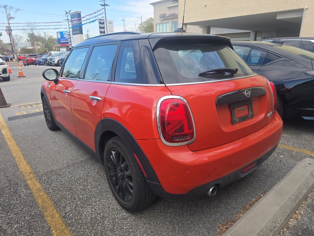 Used 2020 MINI Cooper 4-Door Hardtop w/ Storage Package image 4