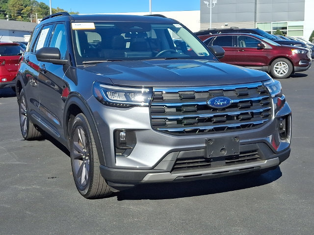 Certified 2025 Ford Explorer Active w/ Active Comfort Package AWD/4WD image 2
