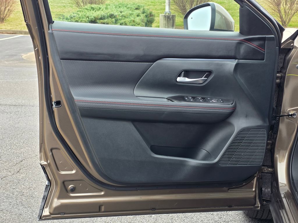 Used 2025 Nissan Kicks SR image 12