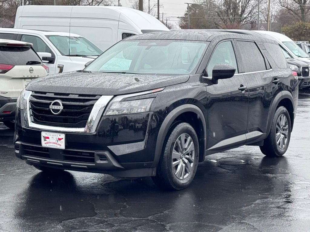 Used 2025 Nissan Pathfinder S video 2