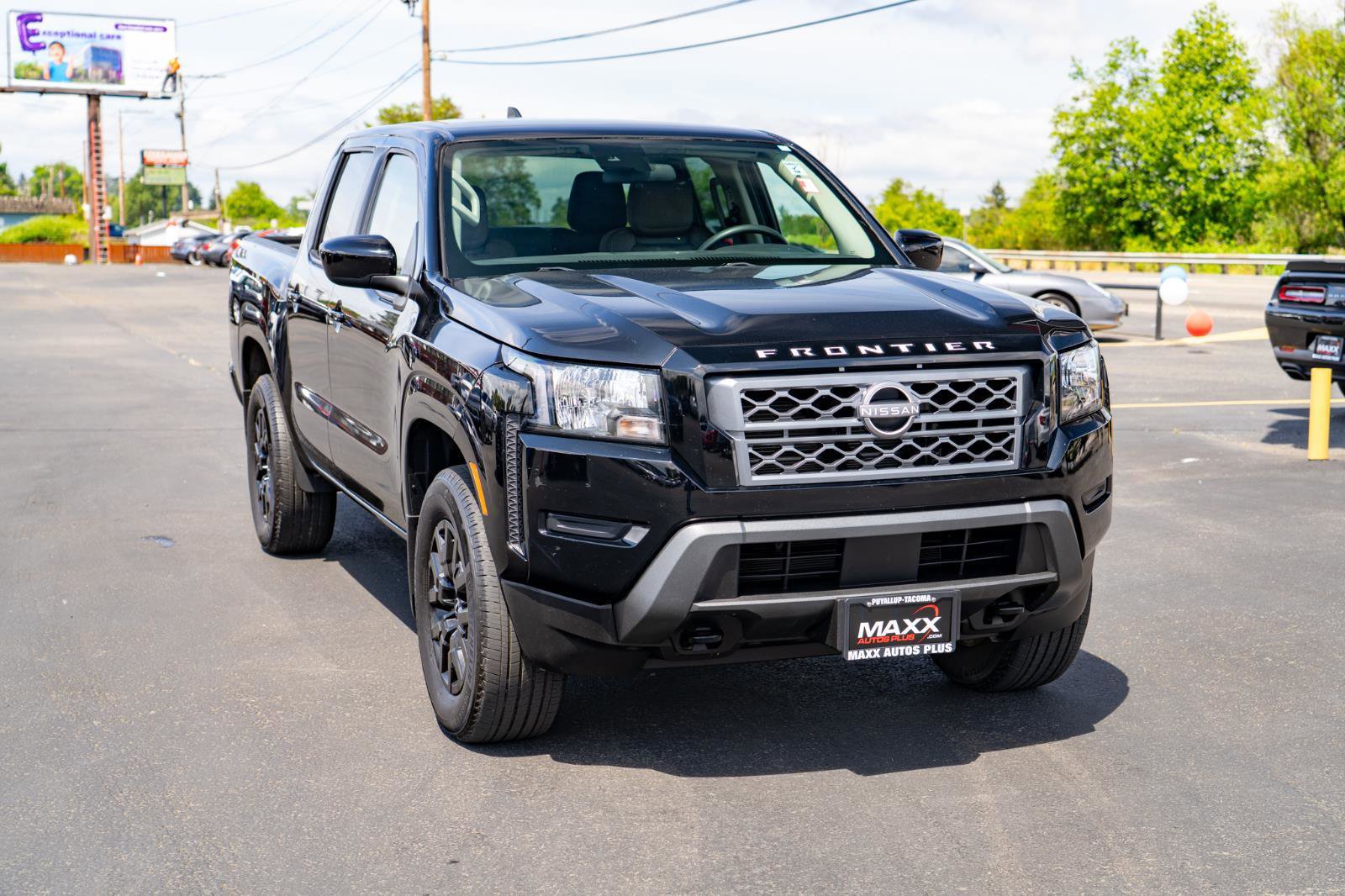 Used 2022 Nissan Frontier SV AWD/4WD image 2