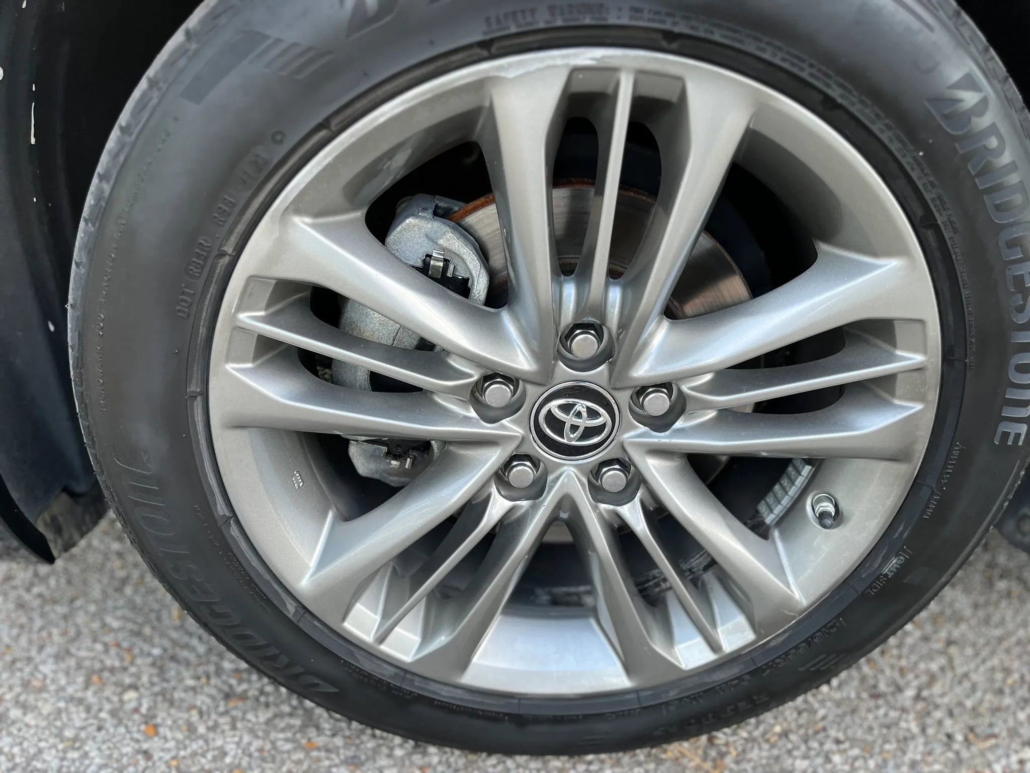 Used 2016 Toyota Camry SE FWD image 29