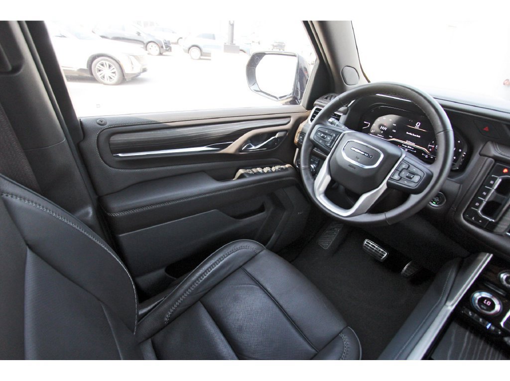 Used 2023 GMC Yukon Denali AWD/4WD image 8