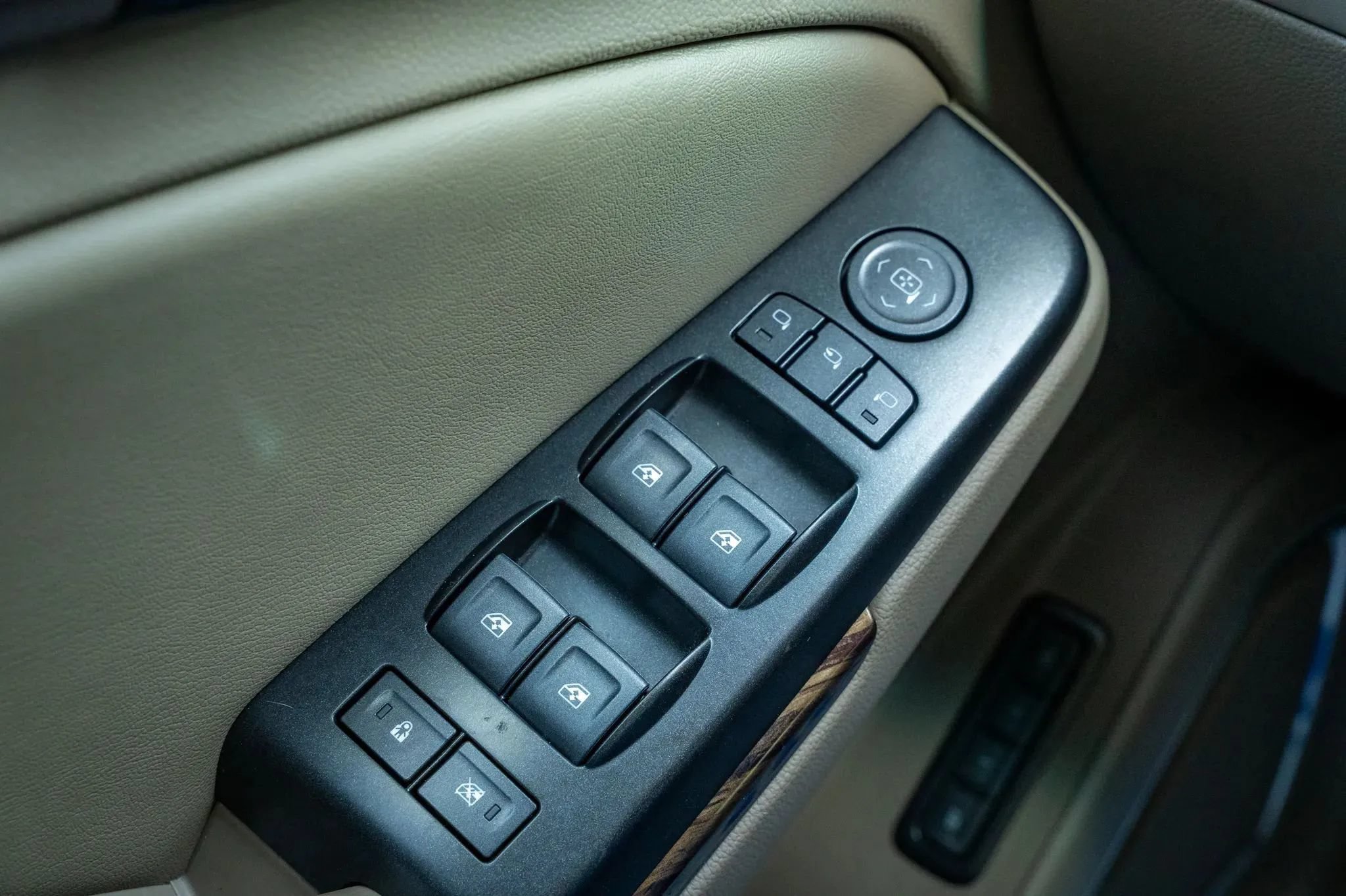 Used 2020 GMC Yukon SLT w/ Premium Edition AWD/4WD image 34