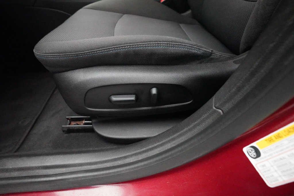 Used 2018 Chevrolet Cruze LT w/ Convenience Package FWD image 27