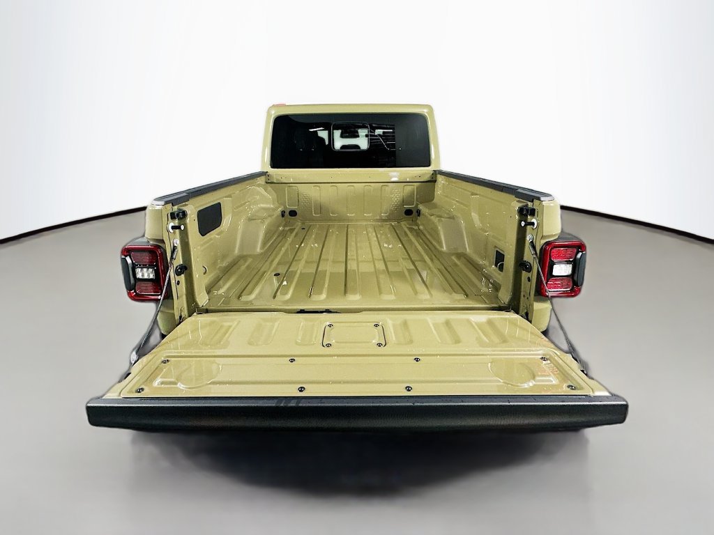 New 2026 Jeep Gladiator Mojave w/ Technology Group AWD/4WD image 15