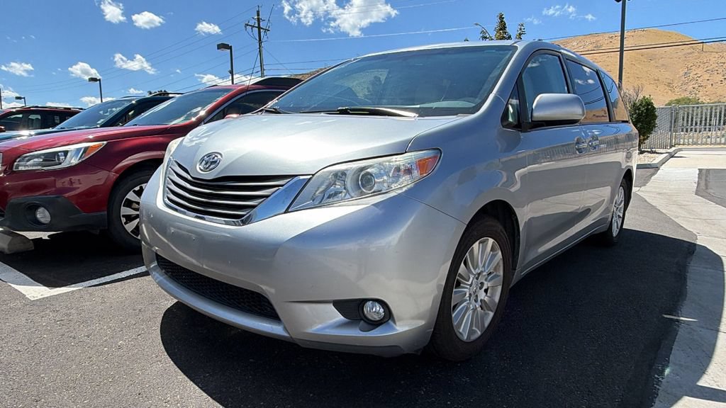 Used 2012 Toyota Sienna XLE AWD/4WD image 4