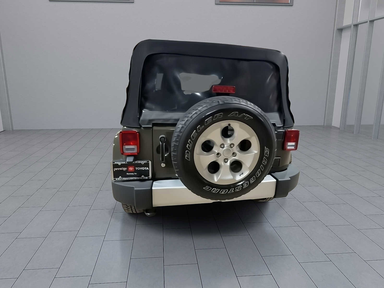 Used 2015 Jeep Wrangler Unlimited Sahara w/ Connectivity Group image 7