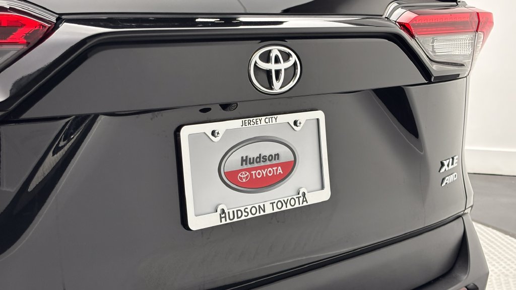 Used 2023 Toyota RAV4 XLE Premium AWD/4WD image 8
